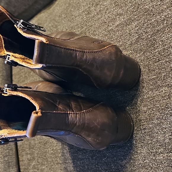 ๐ค Born Brown Leather Ankle Boots - Picture 4 of 8